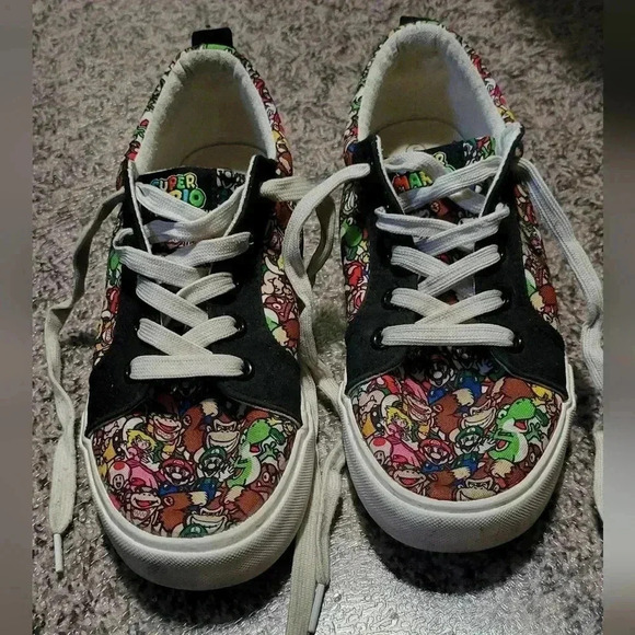 Super Mario sneaker - Picture 1 of 5